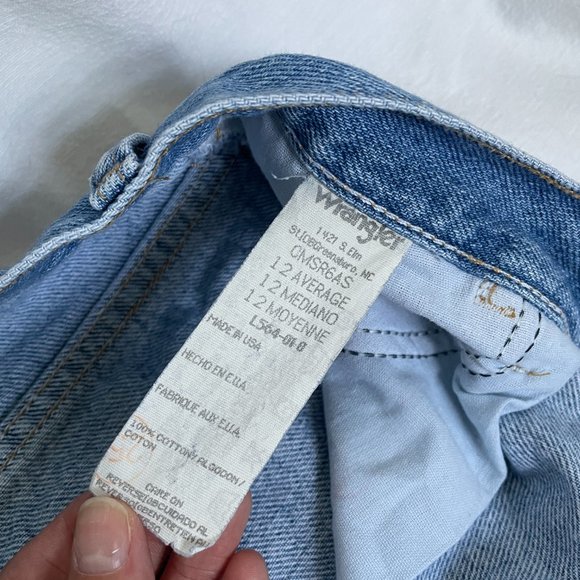 Highrise Light Wash Vintage Wrangler Mom Jean Shorts - Picture 7 of 11